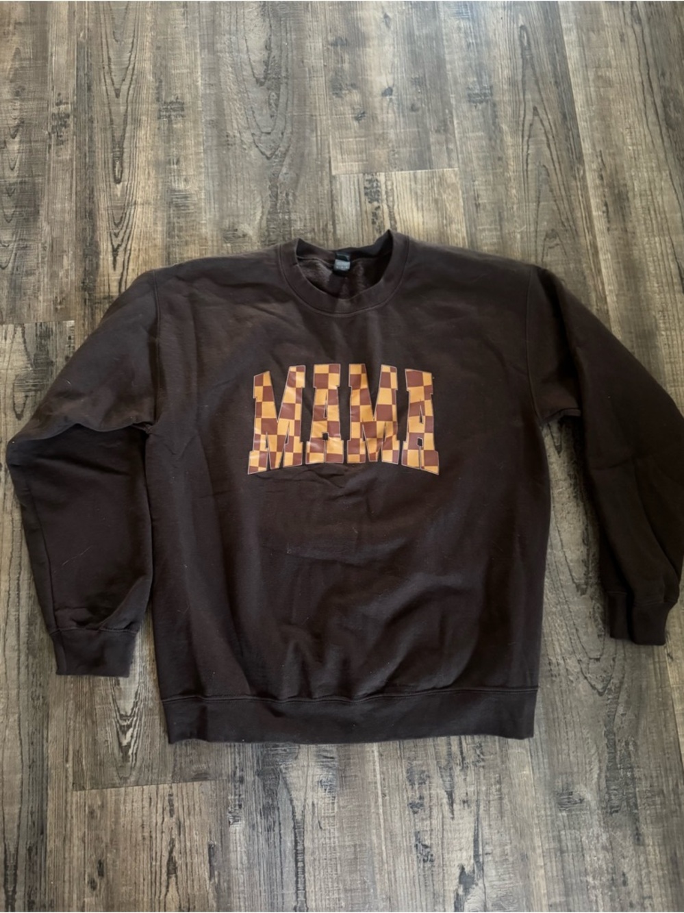 Gildan Brown Crewneck Sweatshirt with Checkerboard 'MAMA' Graphic